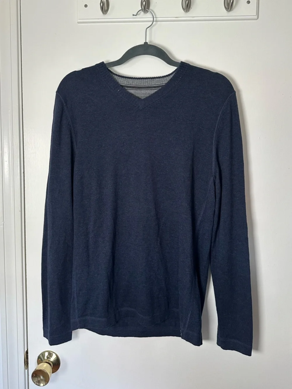 Eddie Bauer Navy Blue Sweater Mens size Small - Picture 1 of 3